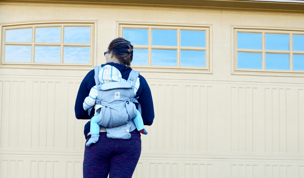 Ergobaby Omni 360 Baby Carrier Review - Baby wearing tips - best baby carrier for forward facing, for babies, for mom. #babywearingmom #carryon #wearallthebabies Baby gear you need.