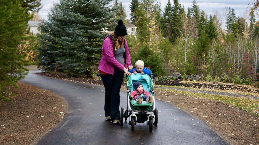 Bumbleride Stroller (Bumbleride Indie 4) and the Mini Board is a perfect fit for adventure families. This all terrain stroller easily converts to handle two kids with the addition of the Mini Board. Long lasting, easy to use, this stroller is the perfect fit for 2 under 3. #stroller #momlife